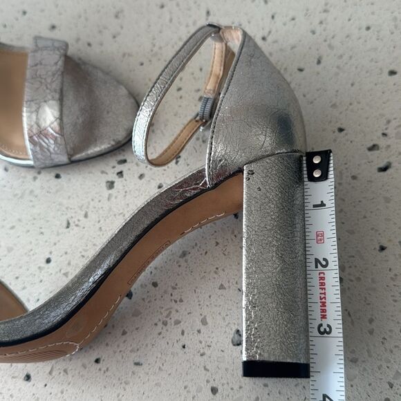 Vince Camuto MAIRANA Leather Metallic Silver Block Heel Sandals Shoes Size 5.5M - Picture 7 of 12
